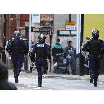 Krawalle in ganz England