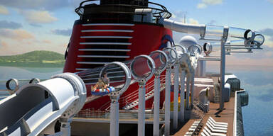 Erstes Schiff mit Wildwasserbahn