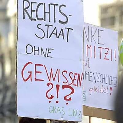 Tausende demonstrieren für Arigona