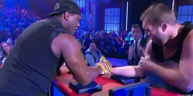 Live-Armbruch beim Armdr&uuml;cken