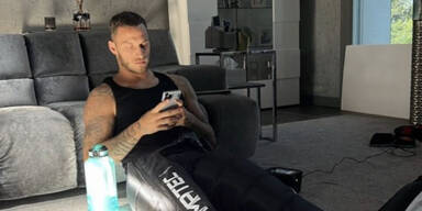 Fans r&auml;tseln: Was hat Arnautovic da an?