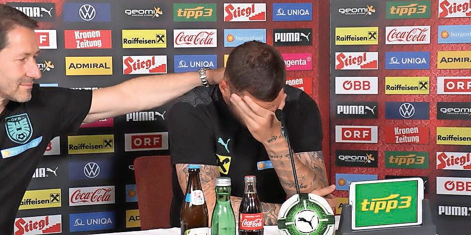 Marko Arnautovic weint bei einer ÖFB-Pressekonferenz