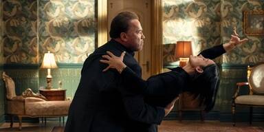 Arnold Schwarzenegger und Carrie Anne Moss