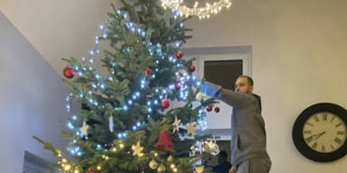 Arnautovic mit Mega-Weihnachts-Baum!
