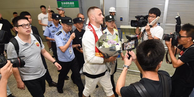 Fan-Empfang: Hier landet Arnie in China