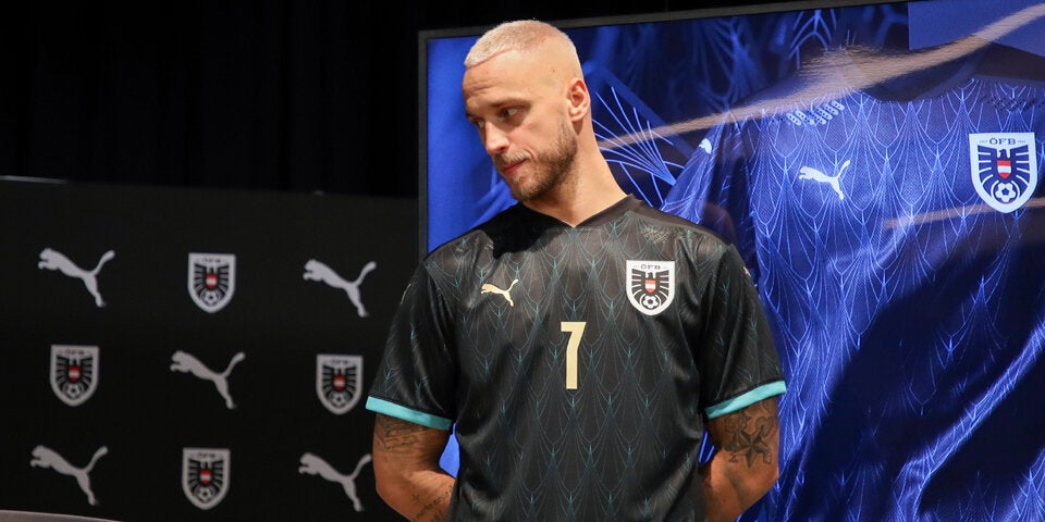 Janko witzelt über 'ÖVP-Trikots'