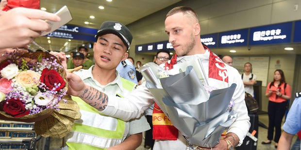 Fan-Empfang: Hier landet Arnie in China