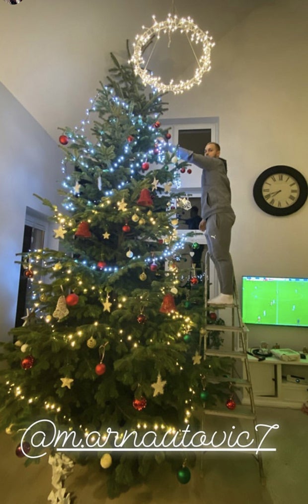Arnautovic mit Mega-Weihnachts-Baum!