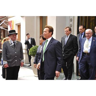 Arnold Schwarzenegger in Wien gelandet