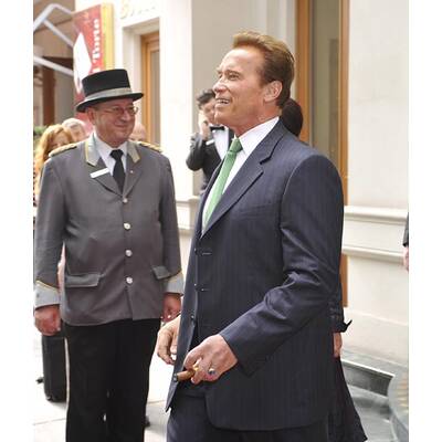 Arnold Schwarzenegger in Wien gelandet