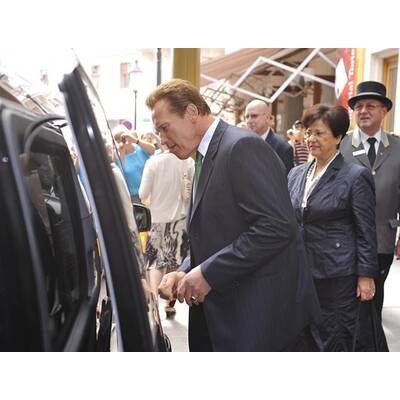 Arnold Schwarzenegger in Wien gelandet