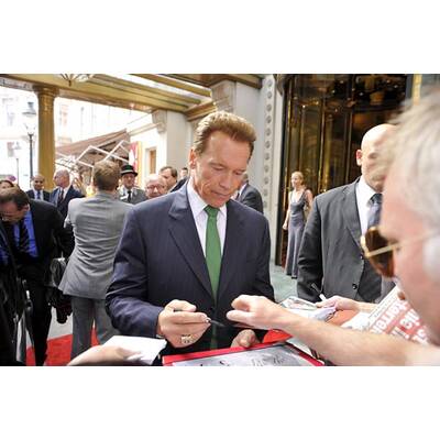 Arnold Schwarzenegger in Wien gelandet