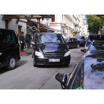 Arnold Schwarzenegger in Wien gelandet