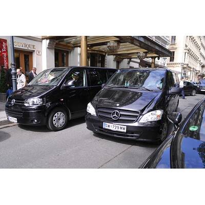 Arnold Schwarzenegger in Wien gelandet