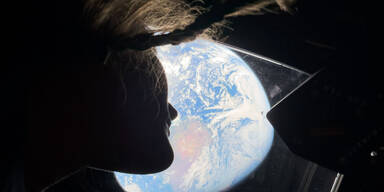 Artemis-Astronauten auf dem Weg zur&uuml;ck zur Erde