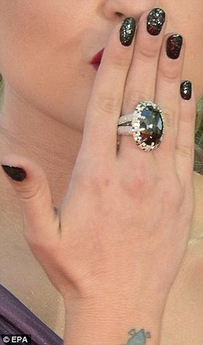 Kelly Osbourne trug teuersten Nagellack der Welt