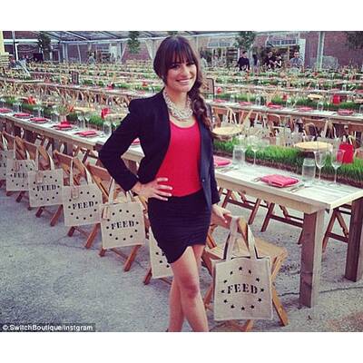 Lea Michele zeigt Bein