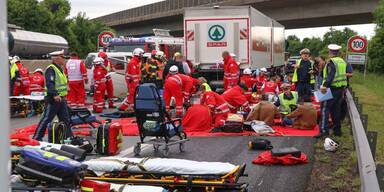 Unfall Wels, 1 Toter 7 Verletzte