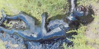 Mann f&auml;llt in Teergrube und &uuml;berlebt wie durch ein Wunder