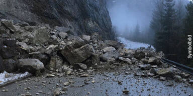 Felssturz Stra&szlig;e