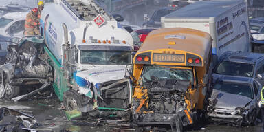 Mega-Crash mit 200 Fahrzeugen in Kanada