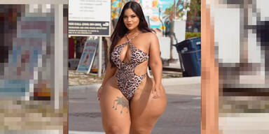 Zu großer Po! Influencerin braucht immer zwei Sitze