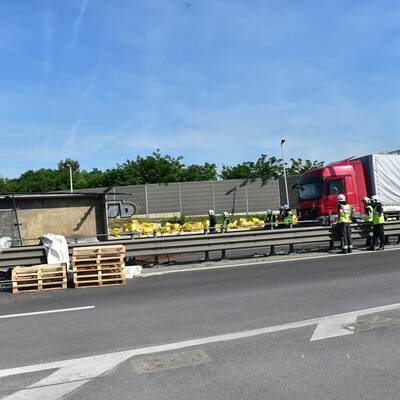 Lkw-Unfall legt A23 lahm