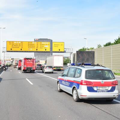 Lkw-Unfall legt A23 lahm