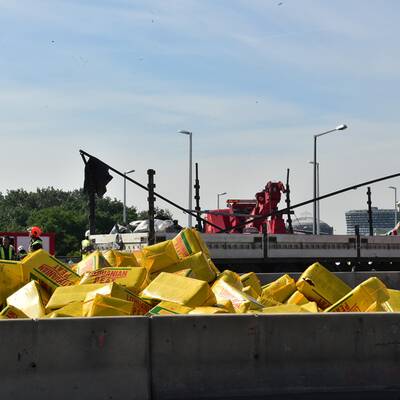 Lkw-Unfall legt A23 lahm