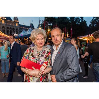 Circus Roncalli: Stars auf Gala-Premiere