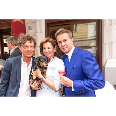 Alfon Haider präsentiert Rosé-Wein