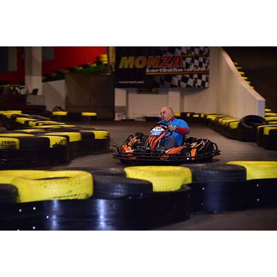 Licht ins Dunkel: Promi-Go-Kart-Rennen