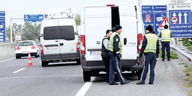 Langer Stau bei "Aktion scharf" an Grenze