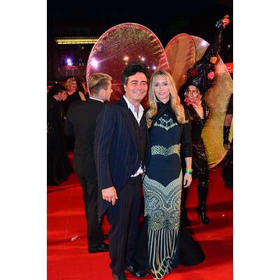 Stars und glamouröse Kostüme am Life Ball