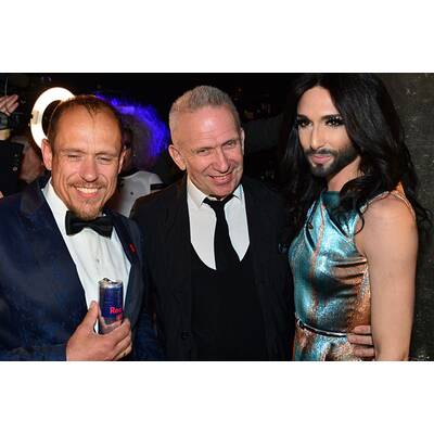 Stars und glamouröse Kostüme am Life Ball