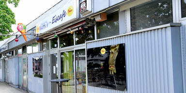 Messer-Stecherei im Eissalon