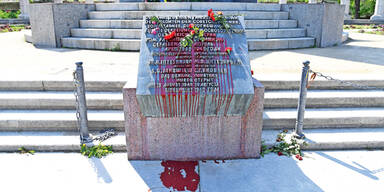 Schon wieder Farb-Attacke auf "Russen-Denkmal"