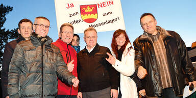 Asyl: Schweigemarsch auf Autobahn