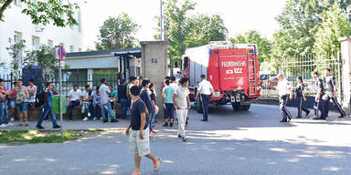 3.000 Flüchtlinge  in Lager gepfercht