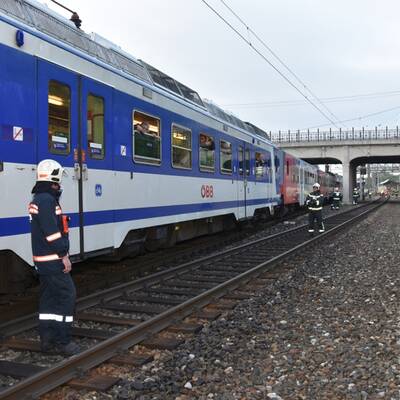 Oberleitung bei Liesing gerissen