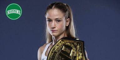 Muay-Thai-Weltmeisterin gibt Autogramme im Higgins Store