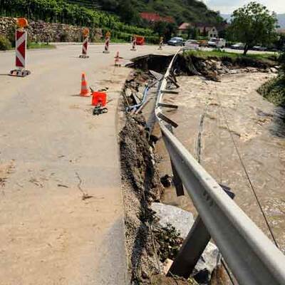 Hochwasser - Aufräumarbeiten