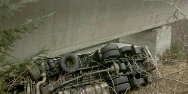 Stau-Chaos nach Lkw-Absturz auf der A2