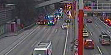 Auto brennt: Wieder Stau-Chaos auf der A23