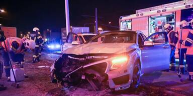 Auto krachet in Asia Restaurant