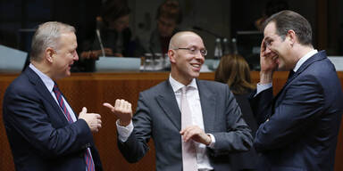 Merkel stellt ihr Kabinett vor 