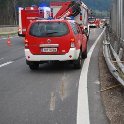 LKW mit Prater-Attraktion umgestürzt