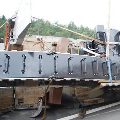 LKW mit Prater-Attraktion umgestürzt