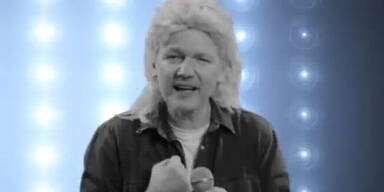 Assange mit Vokuhila singt 80er-Kult-Hit