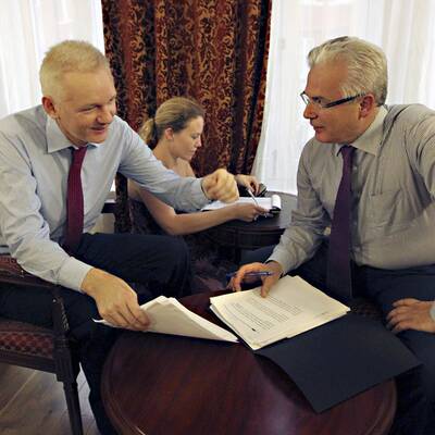 Treffen mit Baltasar Garzon in Ecuadors Botschaft in London